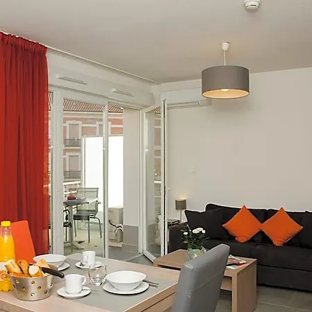 Ambroise Pare Aparthotel