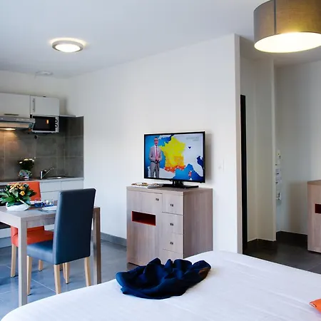 Ambroise Pare Aparthotel 4*