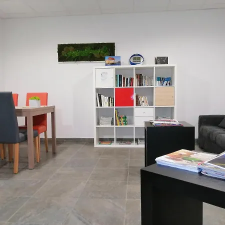 Ambroise Pare Aparthotel 4*